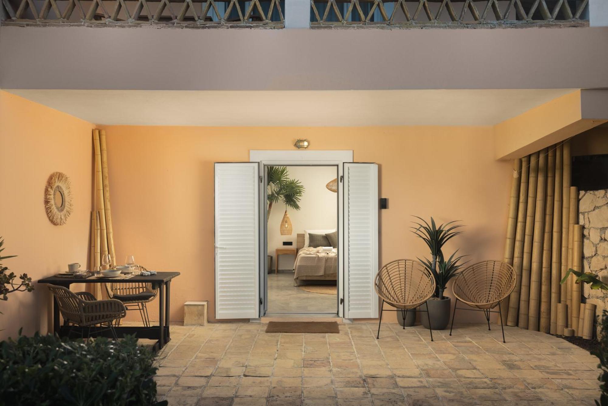 5, Unique Location - Sea View